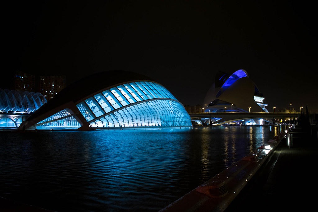 Nightwalk to the City of Arts and Sciences (Valencia) - Spain / Paseo hacia la ciudad de las artes y las ciencias